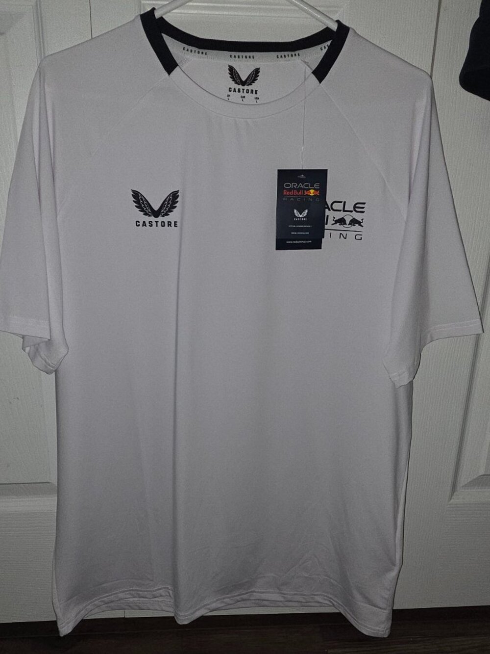 RedBull oracle racing Castore men's tshirt size L